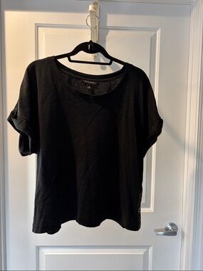 Banana Republic Black Short Sleeve Tee with Button Hem